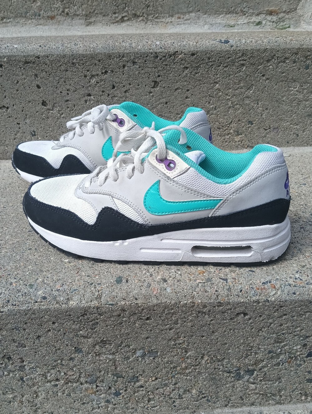 Nike Air Max sneakers in Teal, White & Black Size 5.5Y